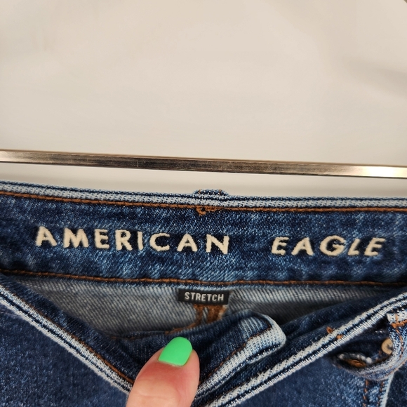 American Eagle Stretch Mom Jean Womens Size 8 Distressed Fray Hem Dark Wash - Picture 4 of 9
